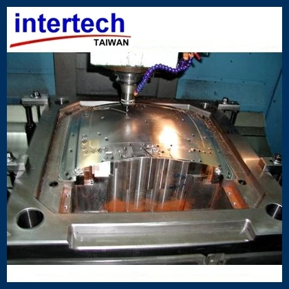 Plastic precision mould (15)
