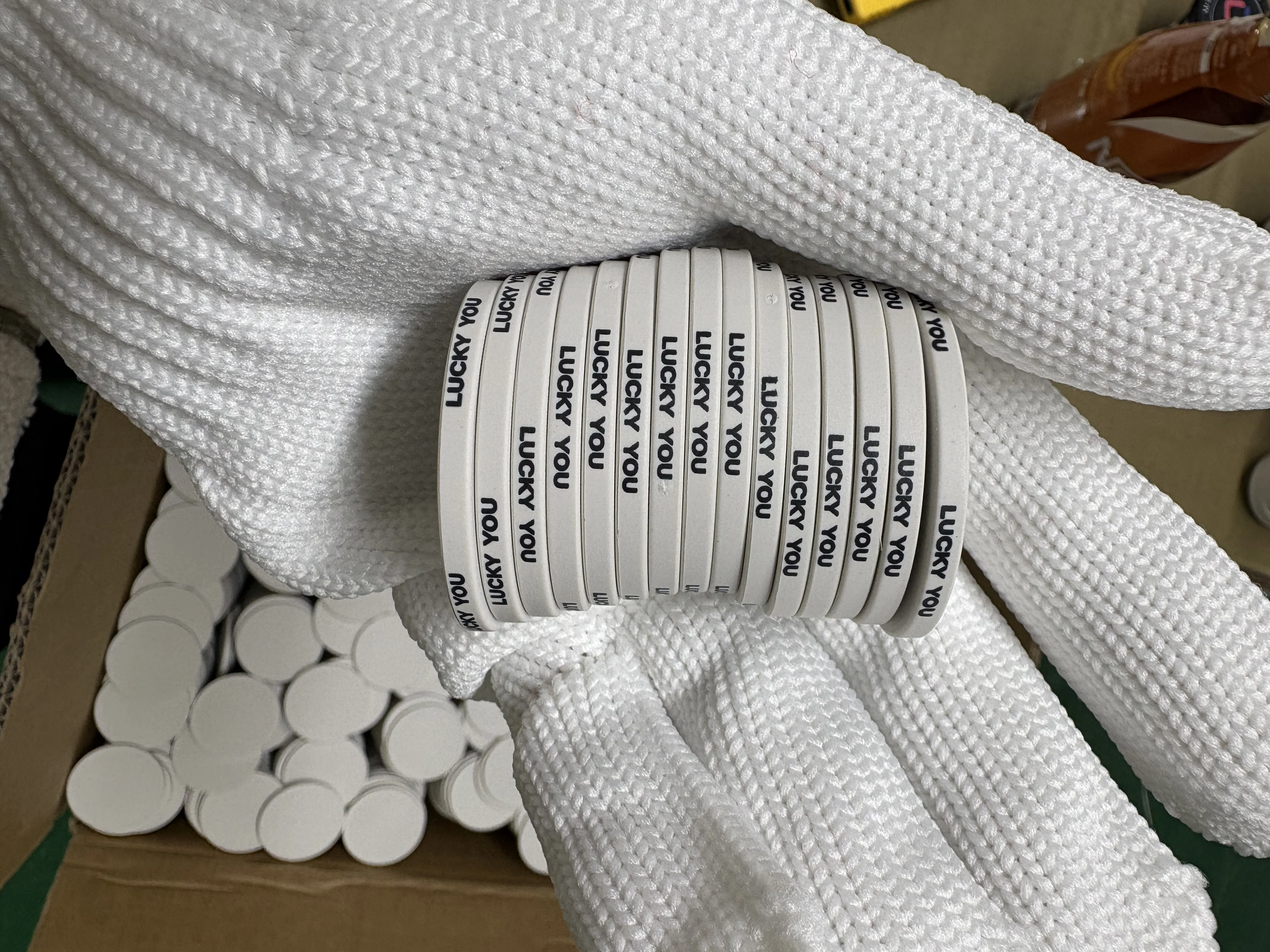 2026 Design Trends: Choosing the Right Aesthetic for Your Custom Poker Chip Set 2 Custom Edge Text Printing