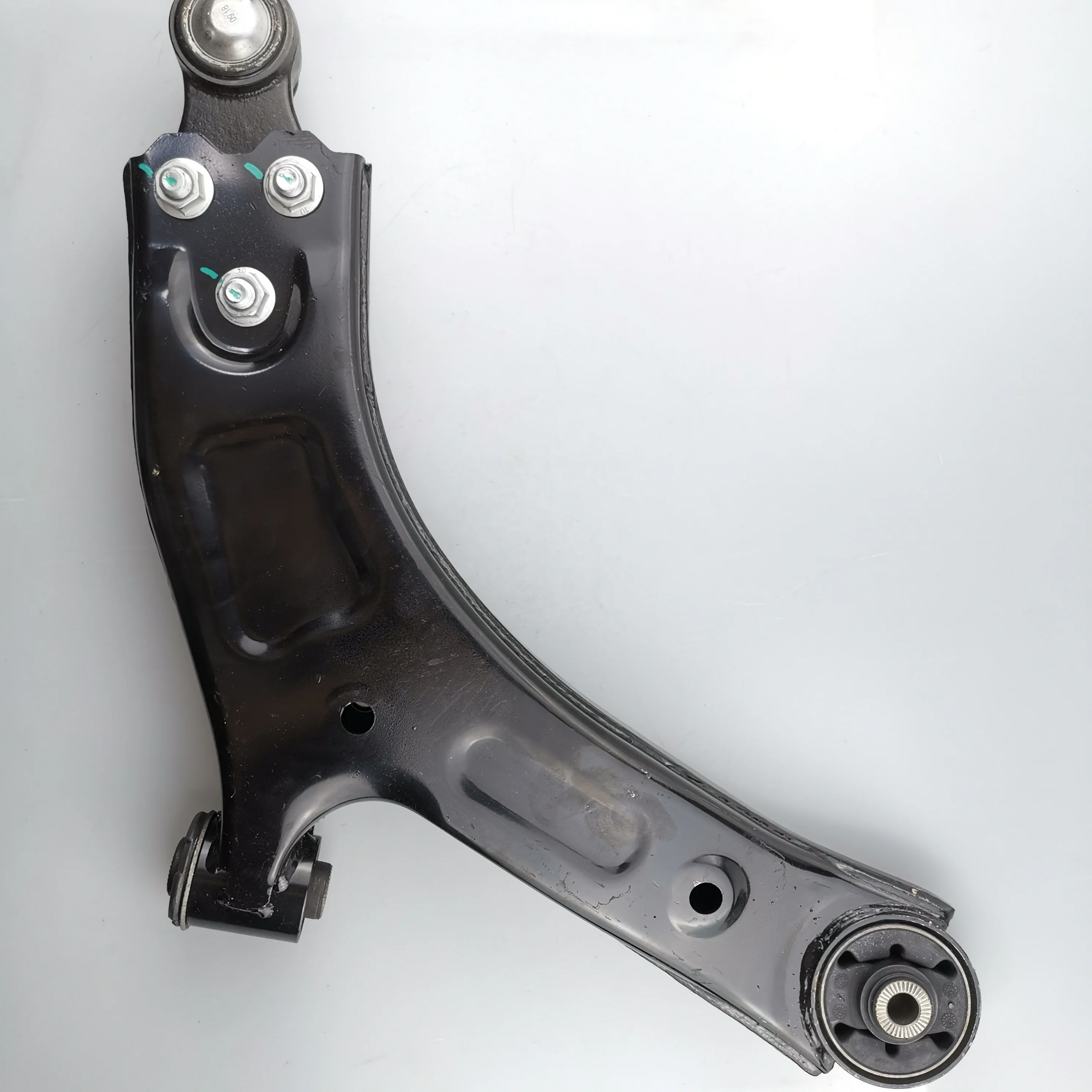 Saic Maxus G T Front Control Arm Assembly C C