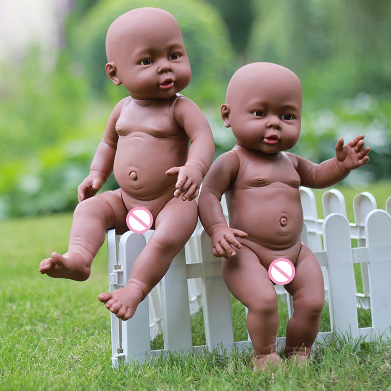 bebe de juguete negro