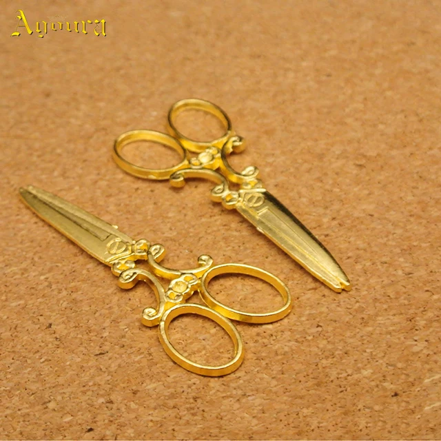 scissors pendant