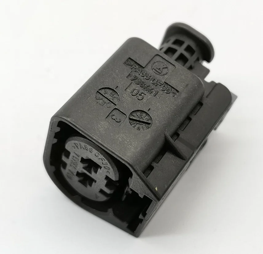 auto connector 09444024.JPG