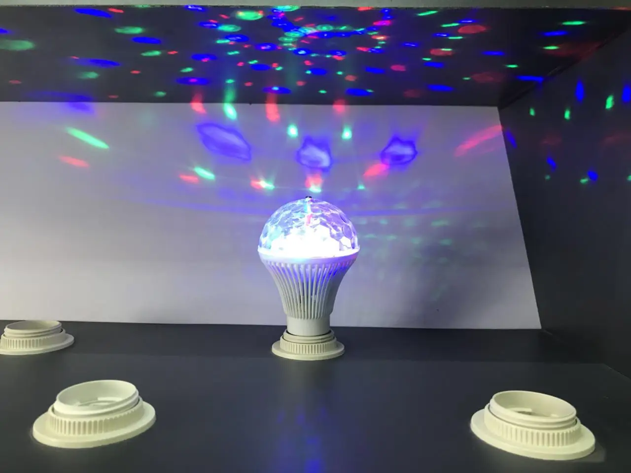Led  Ball light Magical Music Smart Bulb  2.5W B22 full color rotating lamp on stage