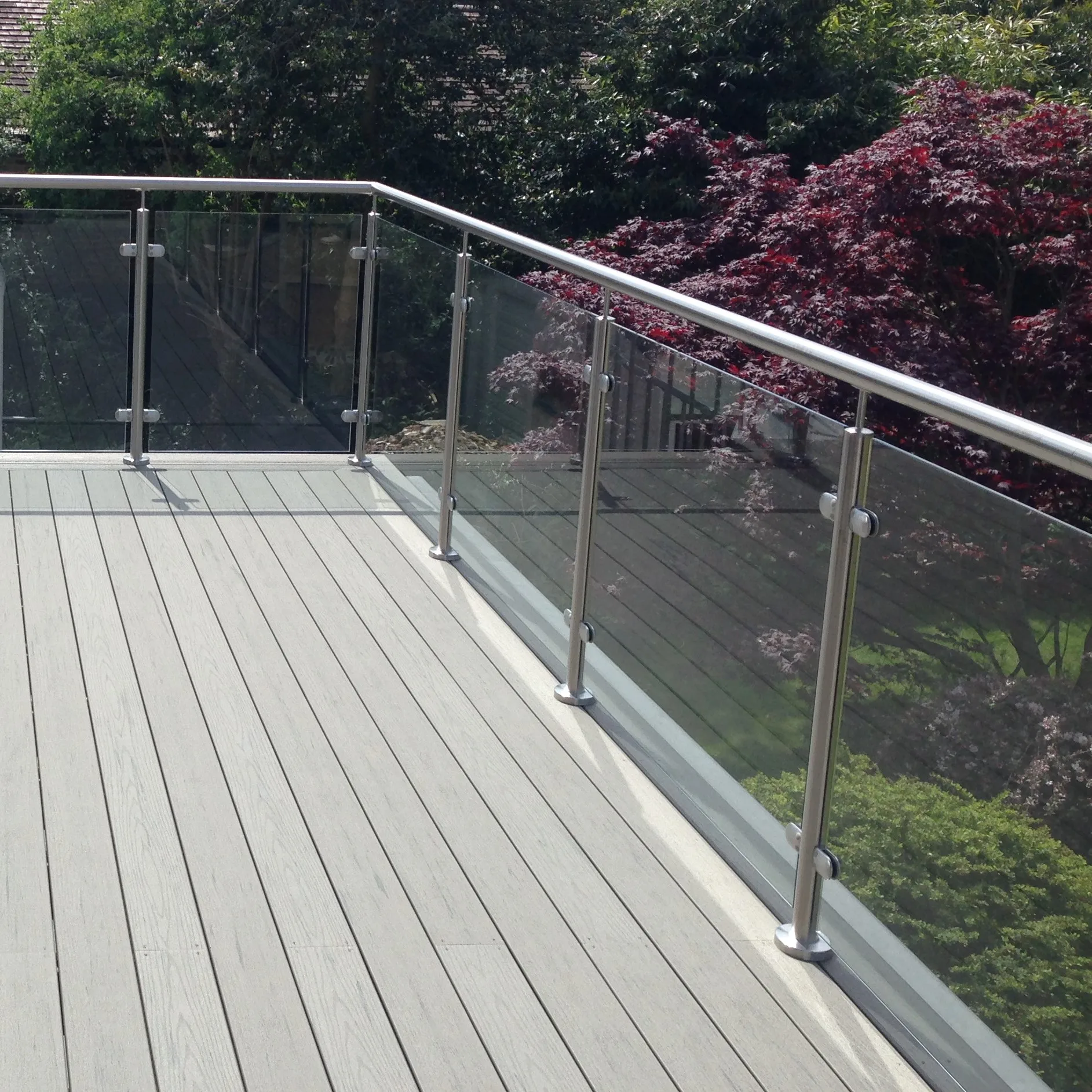 定制现代风格外部不锈钢龙头玻璃栏杆阳台或游泳池