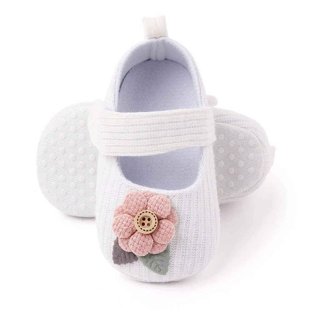 New Design Baby Shoes Girl Crochet Flower Soft Sole Infant Toddler Shoes Newborn Walking Shoes in Bulk 2025 details