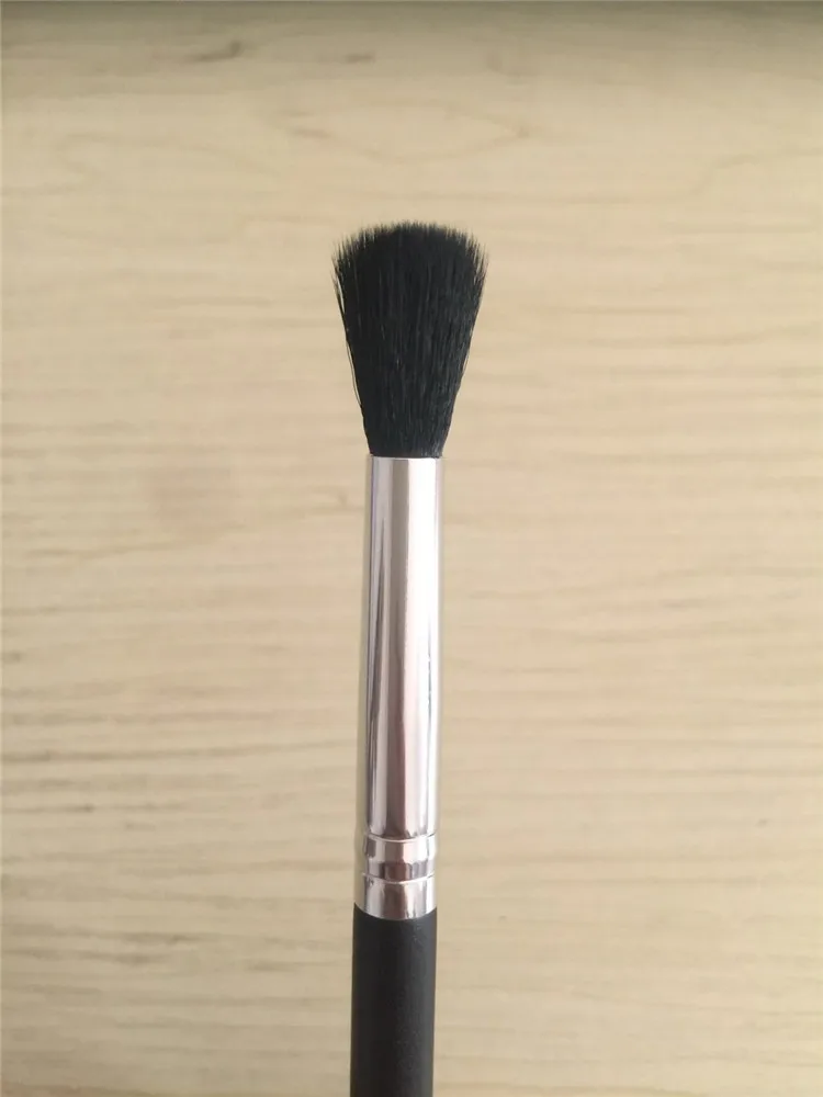 fluffy blending brush