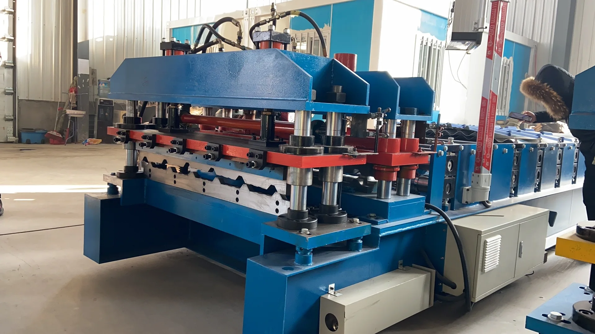metal tile making machine.jpg