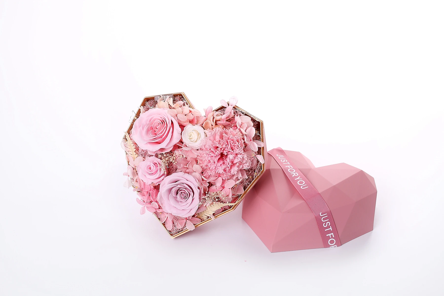 luxury gift set everlasting pink rose in heart shaped preserved