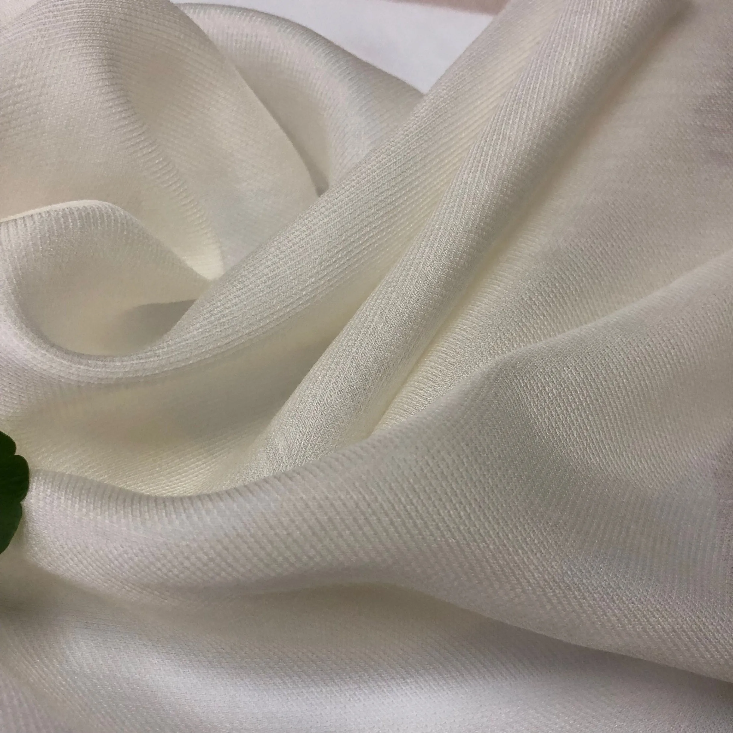 中国供应商天然白色丝绸斜纹羊毛面料丝绸混纺羊毛纺织品女装奢华