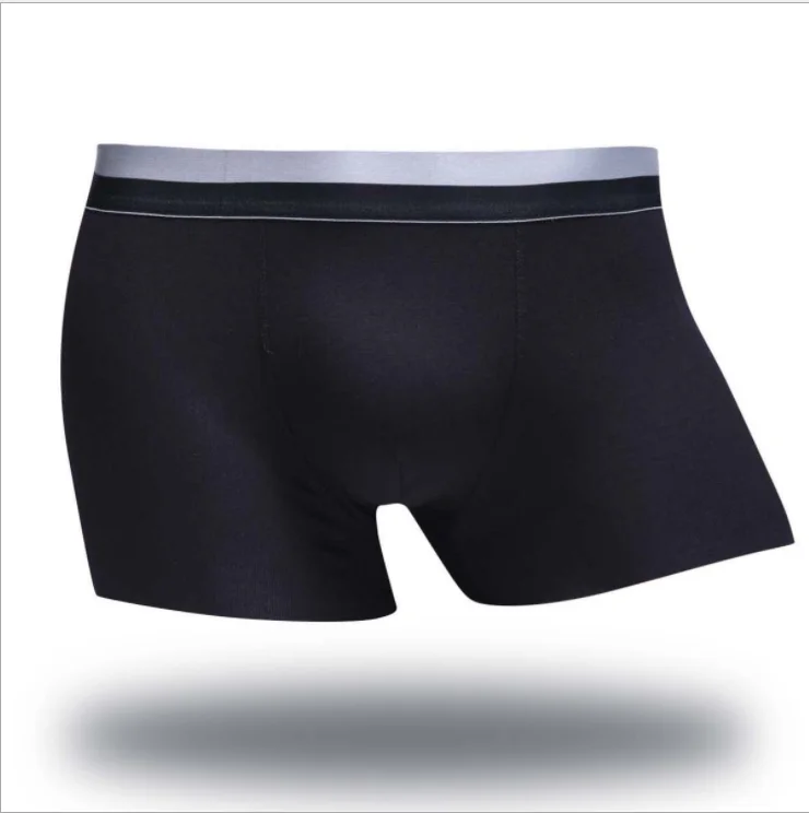 hombres en trusa blanca