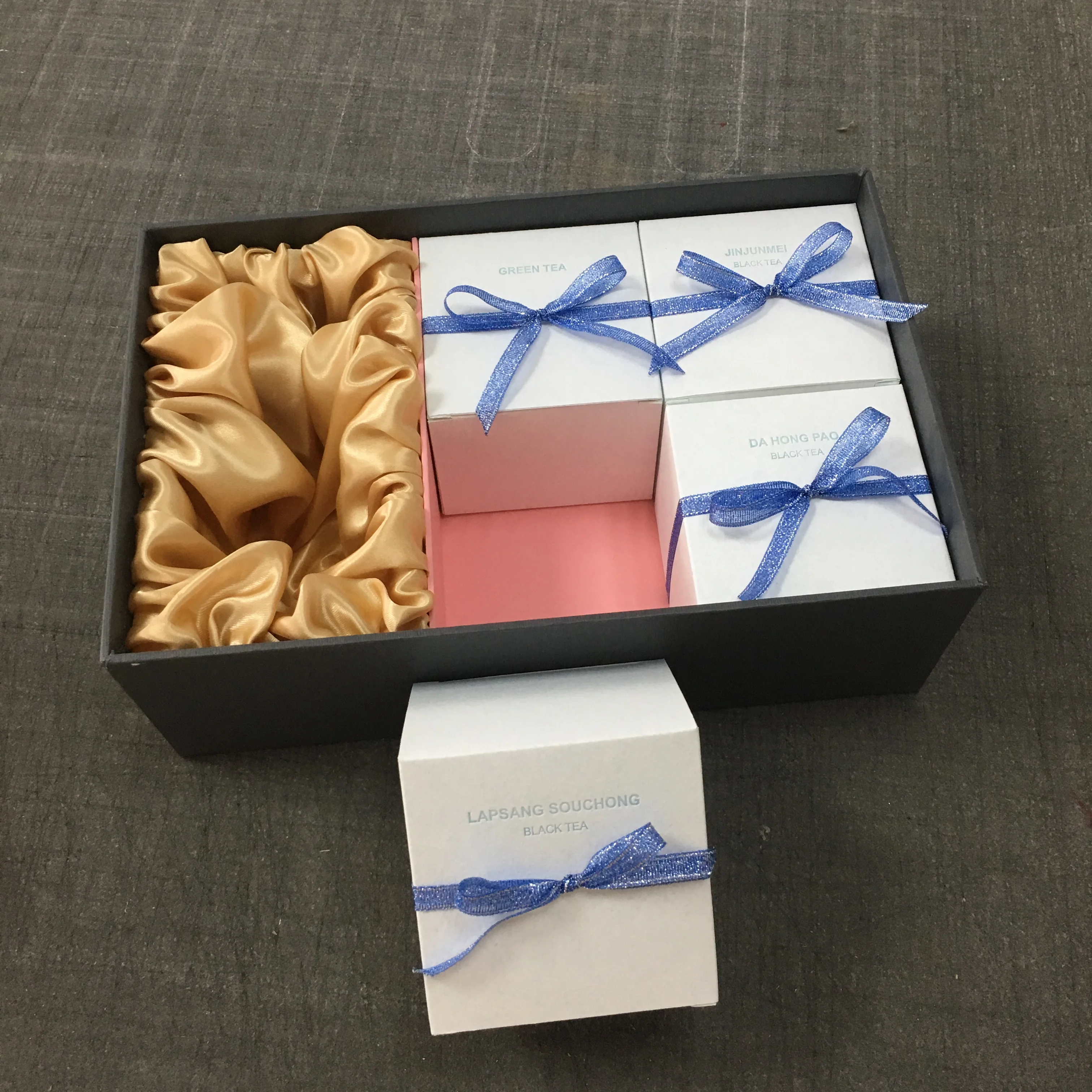 cardboard cosmetic packaging cosmetic set gift box material