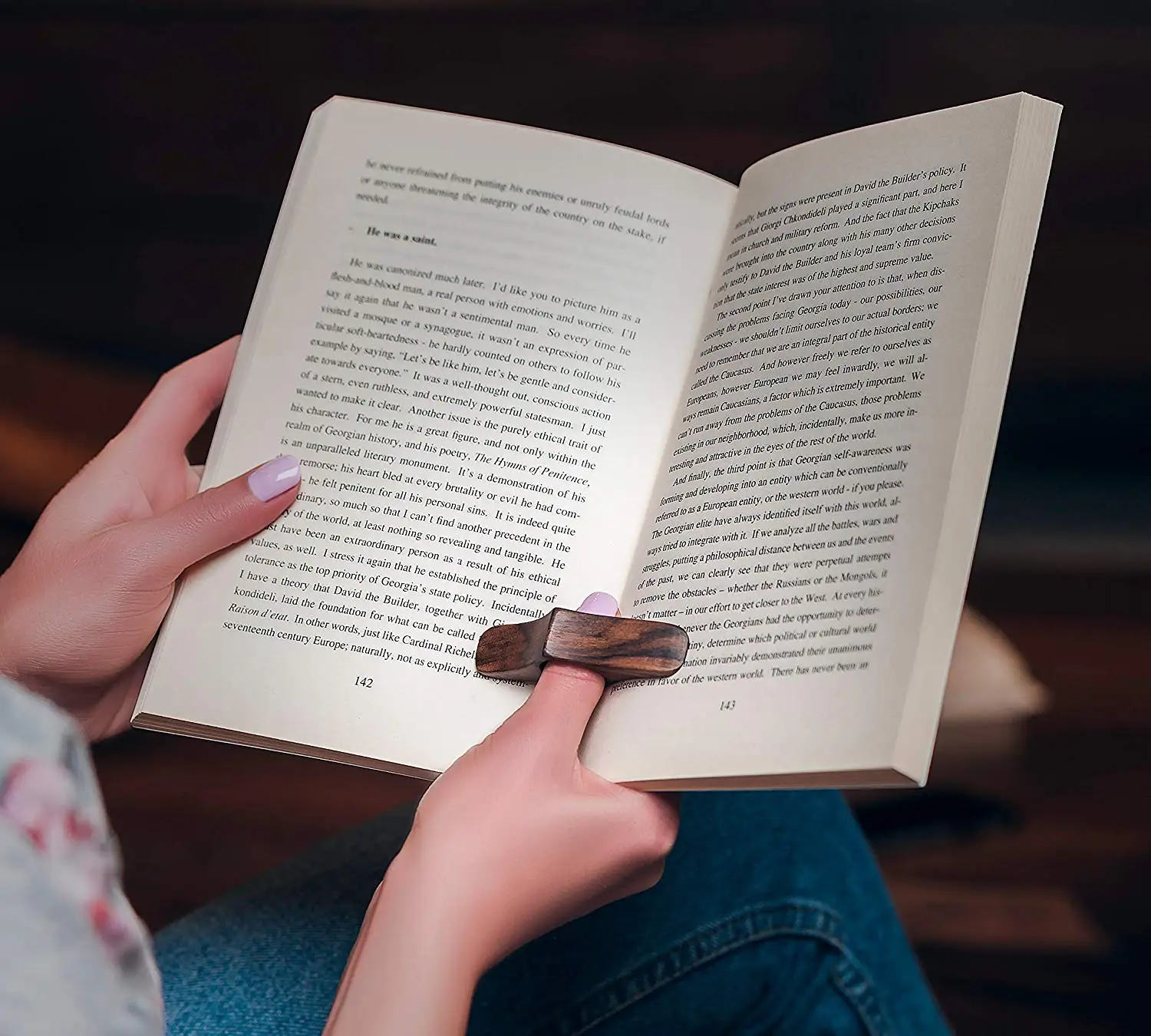 walnut thumb thing -a novel reading accessories gifts for