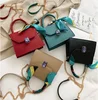 /product-detail/fashion-jewelry-tote-bag-women-handbag-classic-silk-handbags-2019-crossbody-hasp-leather-bag-62324964476.html