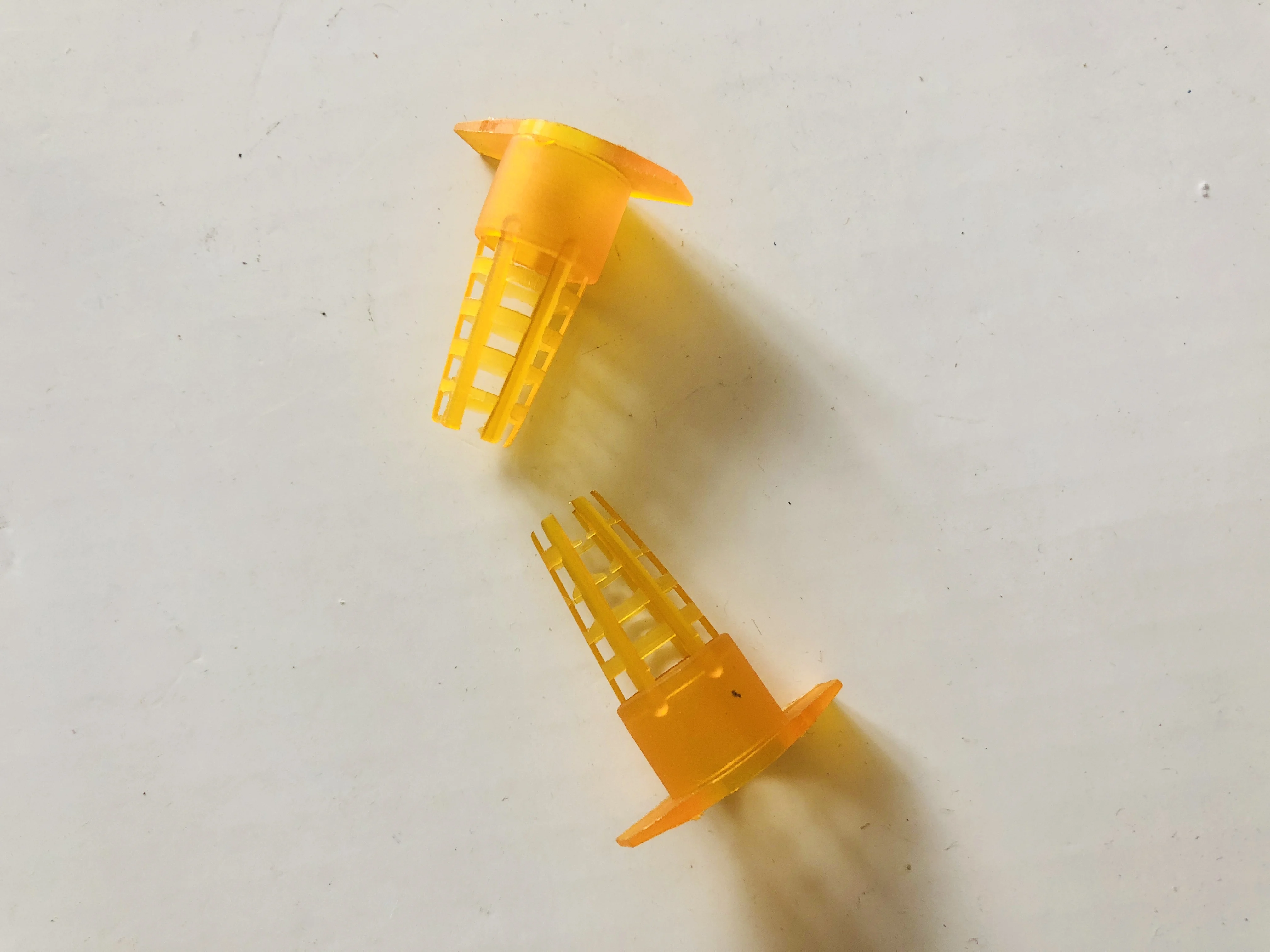 Wholesale Yellow plastic beekeeping queen cage Breeding Queen Bee Cage for beekeeping 3