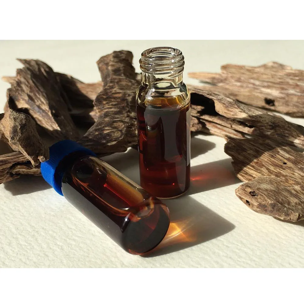 2019 vente chaude en gros prix en vrac naturel pur bois d'agar catégorie thérapeutique d'huile oud d'huile essentielle de bois d'agar