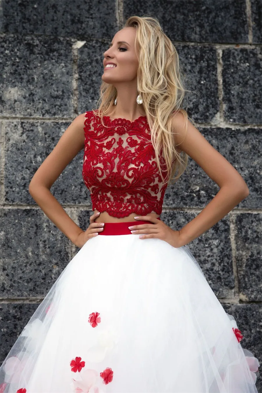 Белое Платье С Красными Кружевами