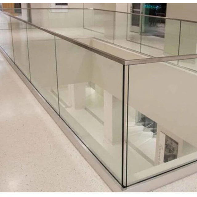 2021新设计铝夹层玻璃扶手楼梯阳台钢化玻璃栏杆强风