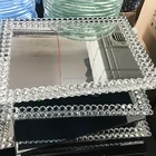卸売結婚式イベント食器タイプスクエアラウンドシルバークリスタルガラスミラー充電器プレート付きクリスタルビーズリム