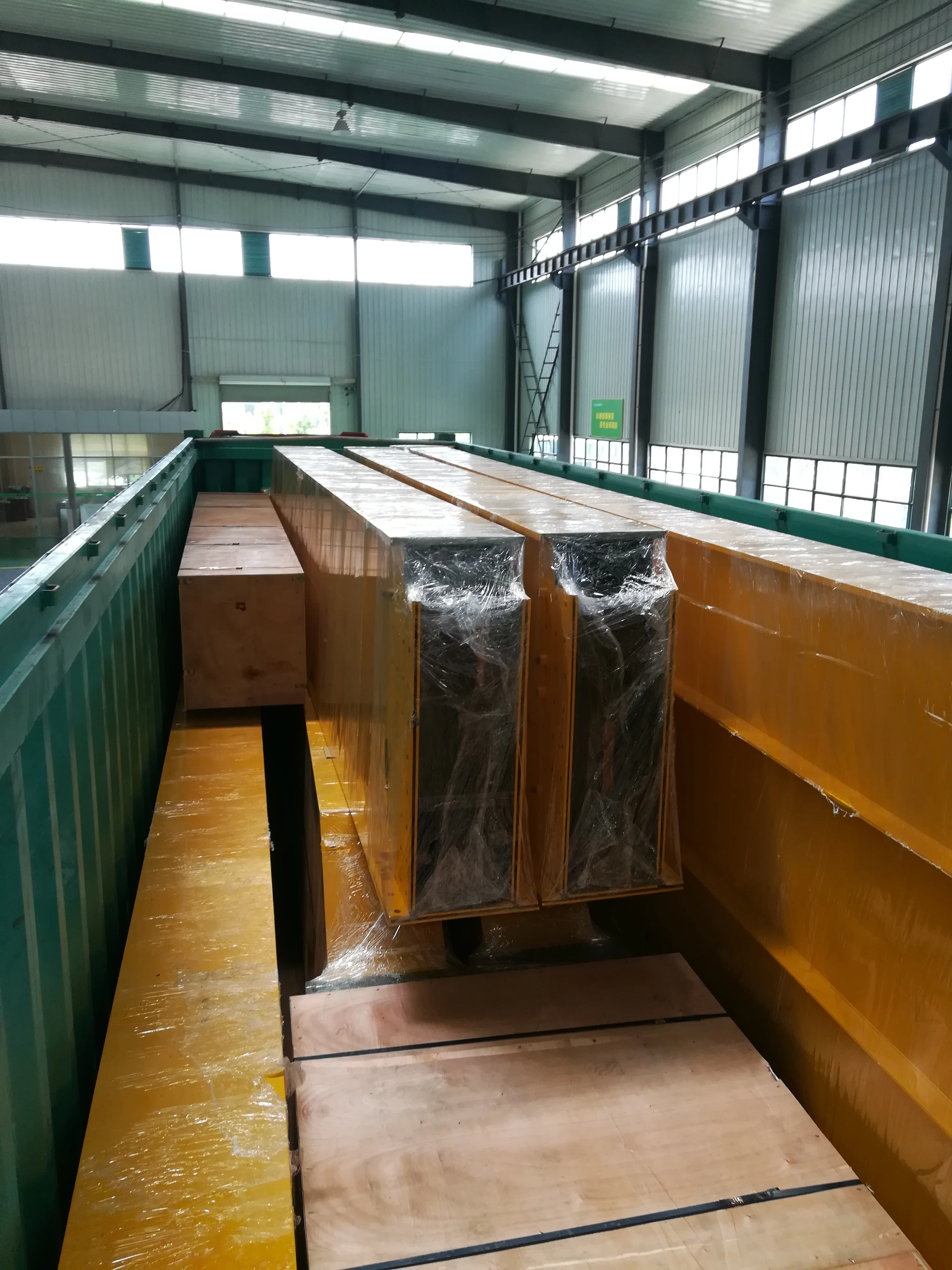 overhead crane gantry crane packing shipping