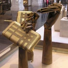 Hot selling wooden fiberglass display beautiful hand-shaped jewelry rack jewelry store displays