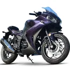 Xu Qi specializes in chameleon paint due to the appearance of motorcycle decorative paint