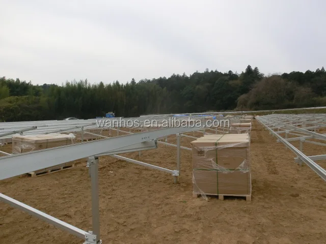 Sistema di montaggio solare per fondazioni a vite a terra