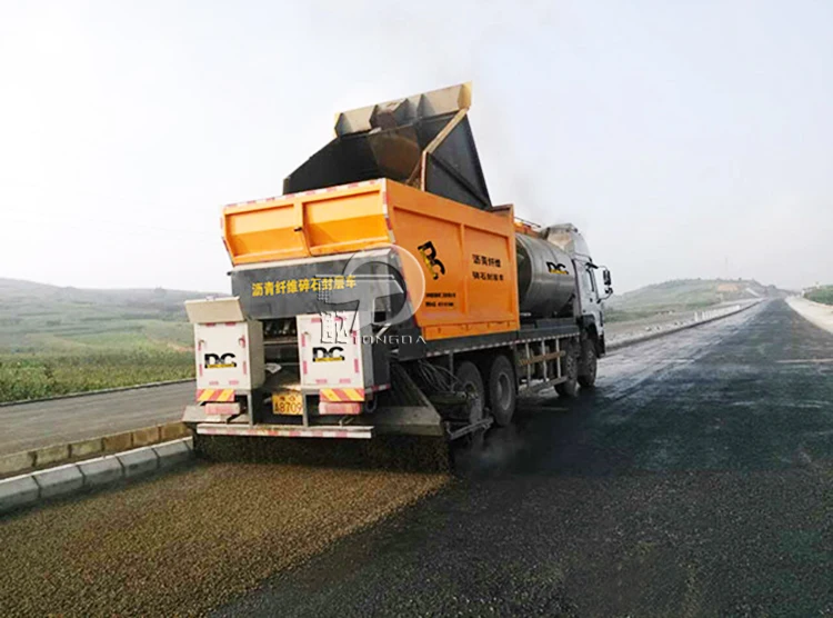 Modified Emulsified Bitumen Gravel Chip Sealer Vehicle