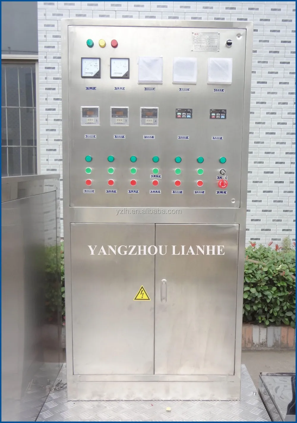 4 vacuum emulsifying mixer.jpg