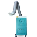 Welding fume extractor with automatic cleaning filter cartridge