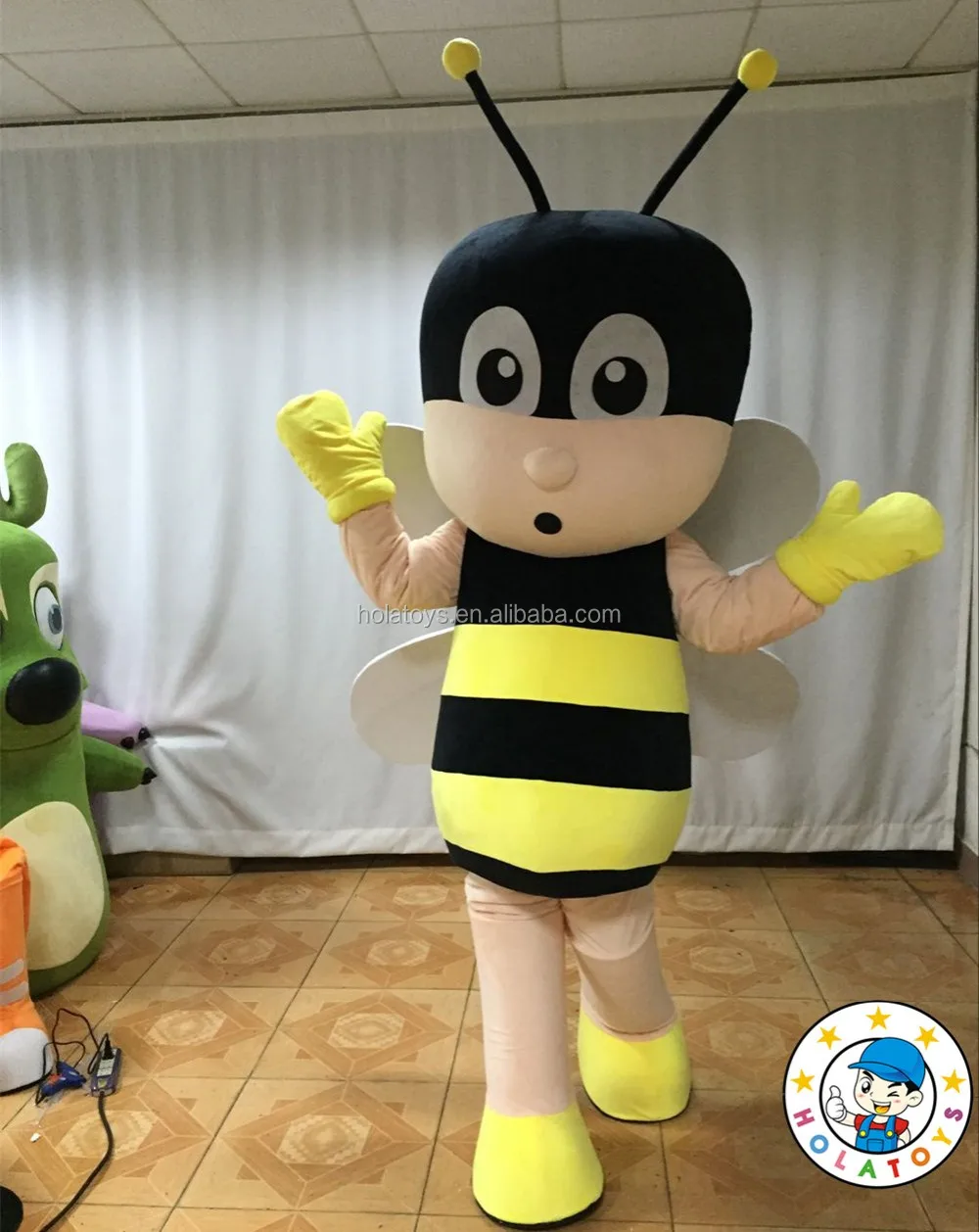bee mascot (1).jpg