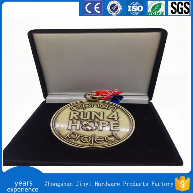 medal with box