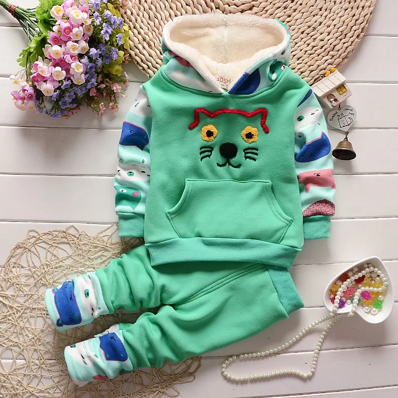 2535123669_912158948