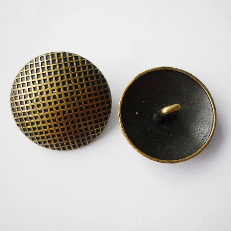 Oval me<em></em>tal buttons