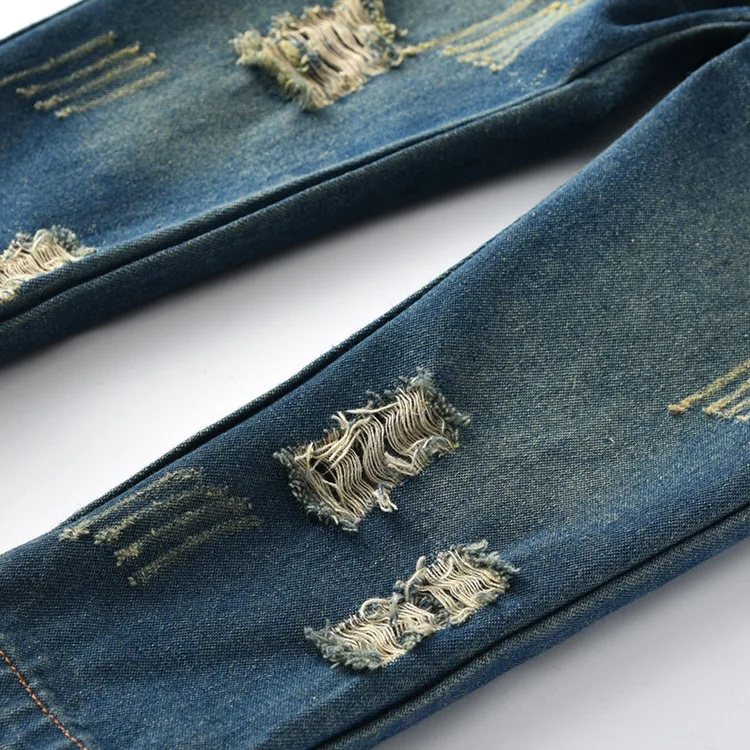 6985512721_189211899