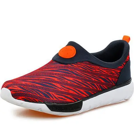The new 2015 men's fashion leisure flats shoes breathable mesh Everyday low to help curb lazy people shoes