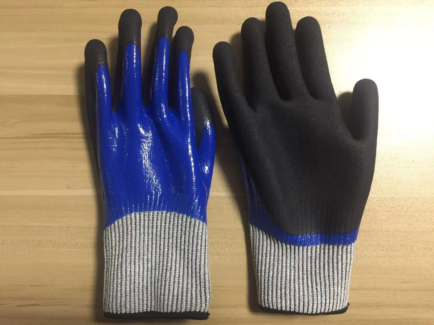 Cut Resistant Level 5 HPPE Liner Blue Nitrile Full Coated Sandy Palm Coated Work Gloves