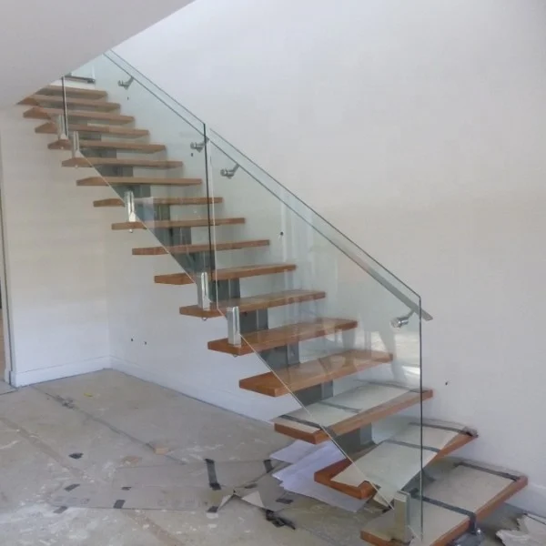 custom-glass-with-rectangular-handrail-4