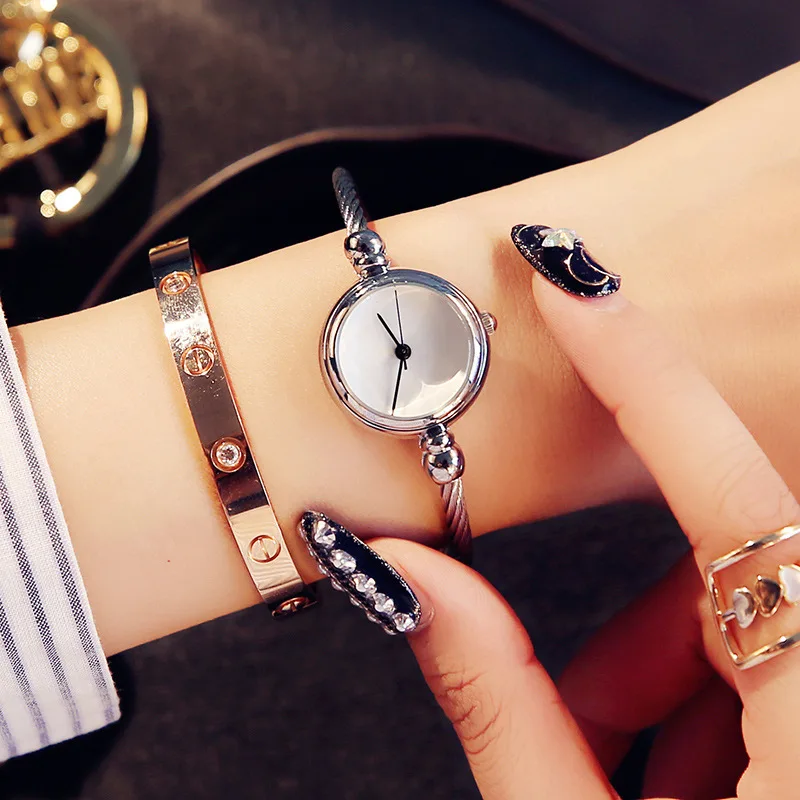 Декоративные часы Женщина Браслет тип открытие небольшой свежий Корейский издание простой водонепроницаемый часы для женщин