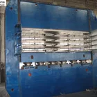 Radial tyre tread vulcanizing machine