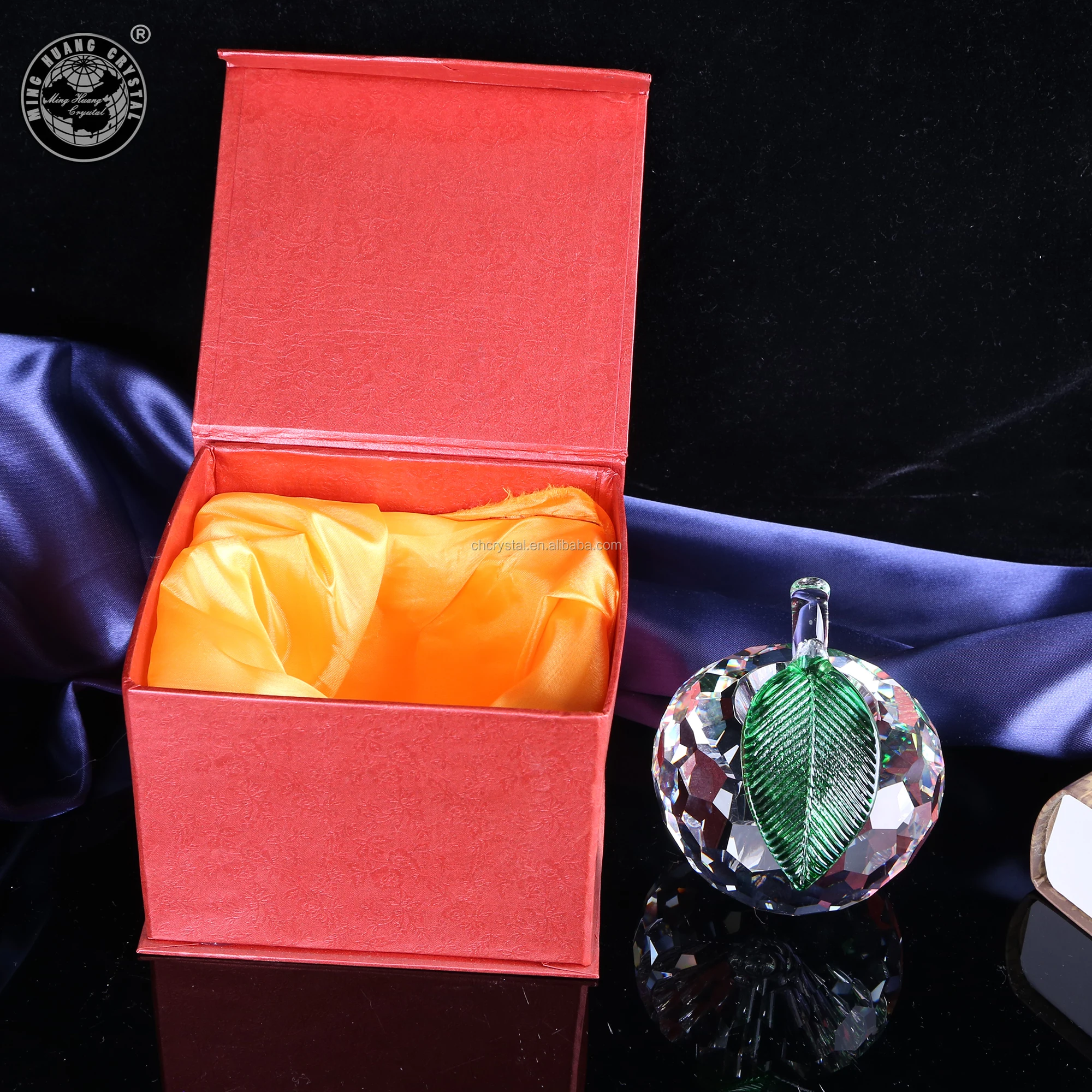 mh-p046 custom crystal apple for wedding favor