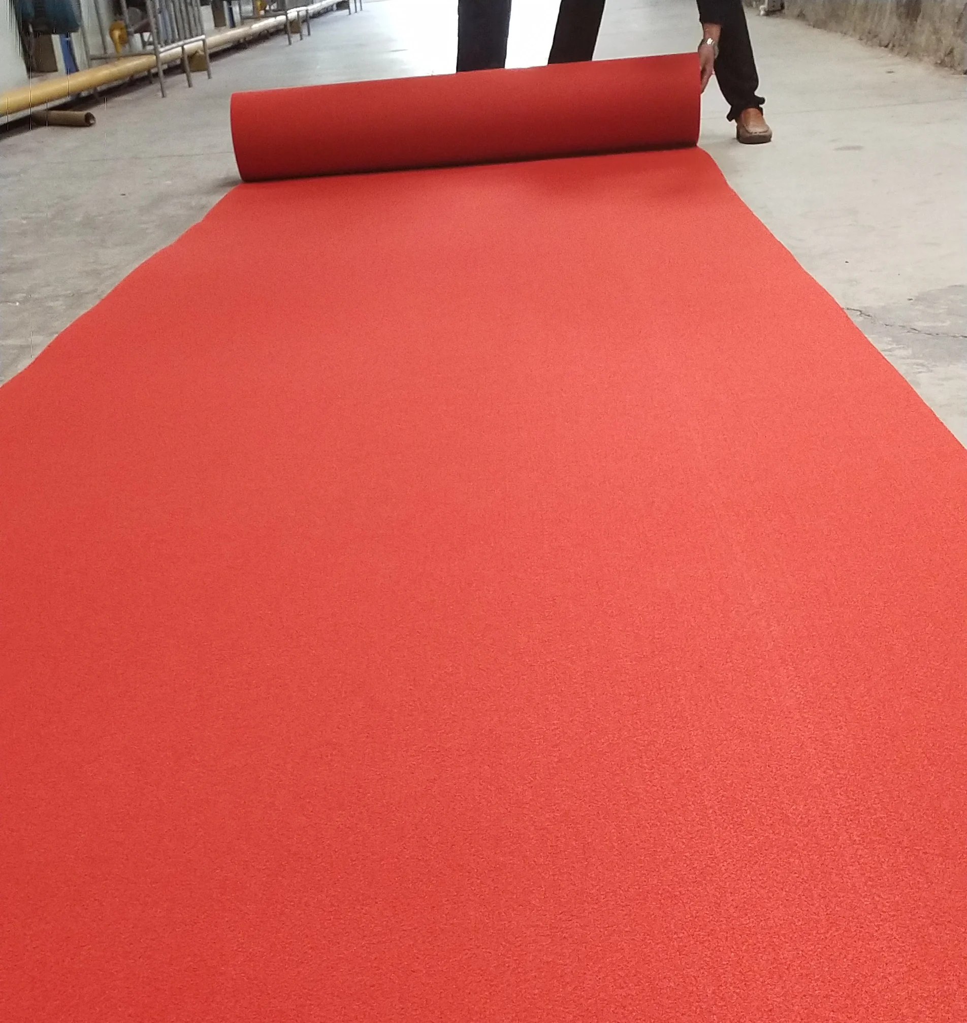 厂家直销设计 100% 涤纶地板红地毯