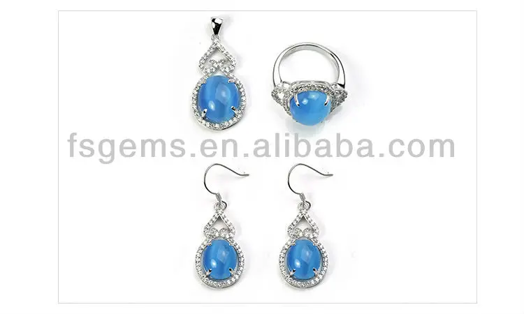 Beautiful Flower Style 925 Sterling Silver 18K Gold Plated Round Synthetic Sapphire and White Cubic Zirconia Finger Ring