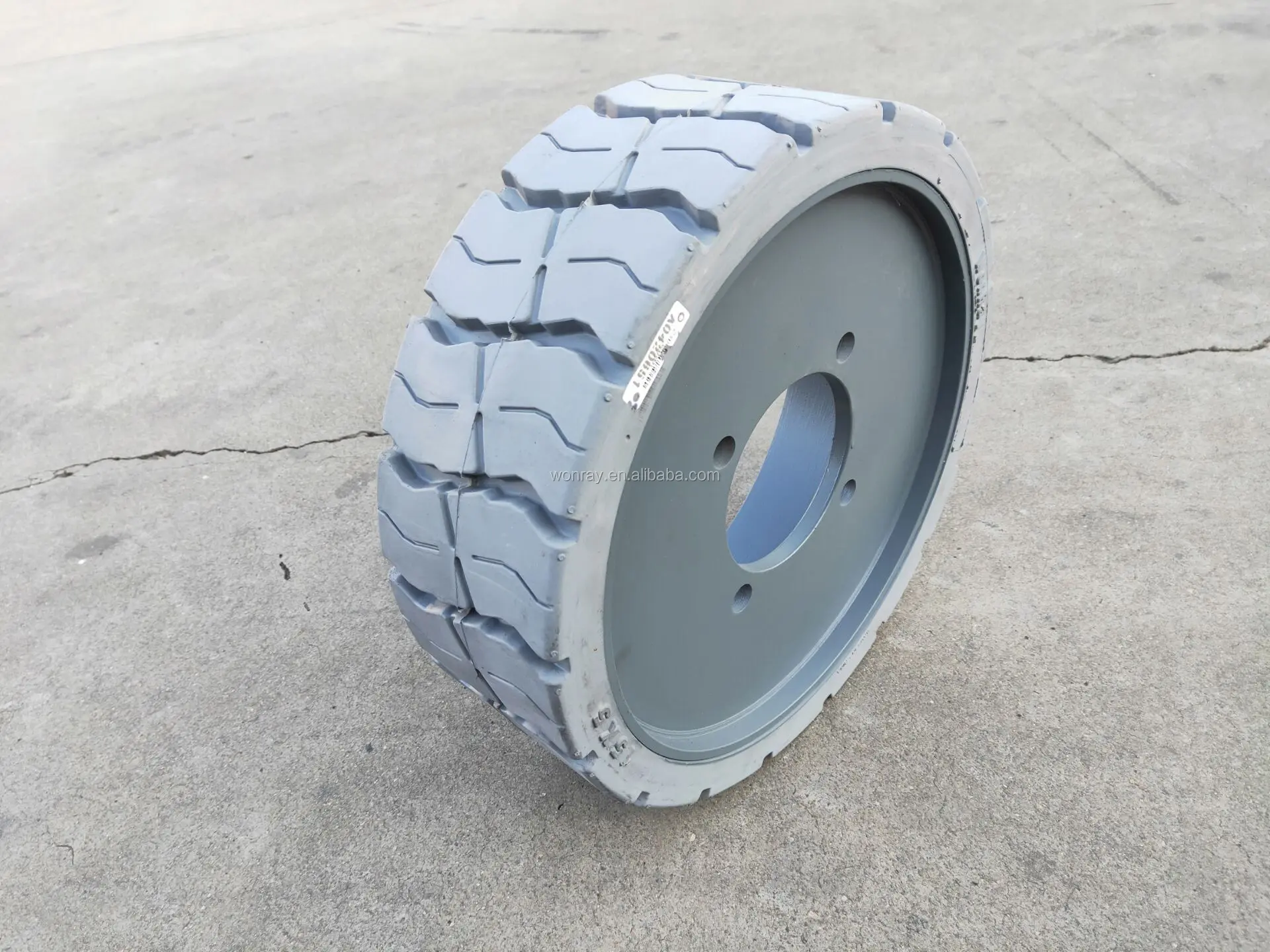 upright 061846-001 scissor lift wheel tire 15x5