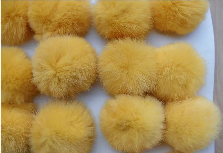 中国2016ホット販売ウサギの毛皮のポンポンpoms/ボール/キーチェーン仕入れ・メーカー・工場