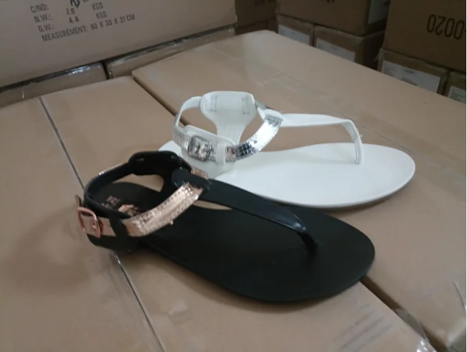 flat lady sandals.png