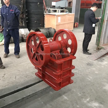 Mobile mini jaw crusher Small wood crushing machine, Stone crusher plant prices