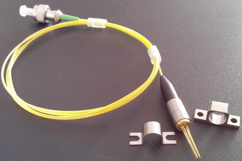 1570nm CWDM DFB Laser Diode Module Polarization Maintaining Fiber ...