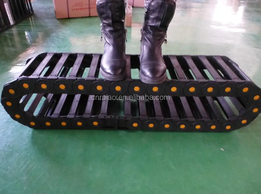 red cable chian 6.jpg