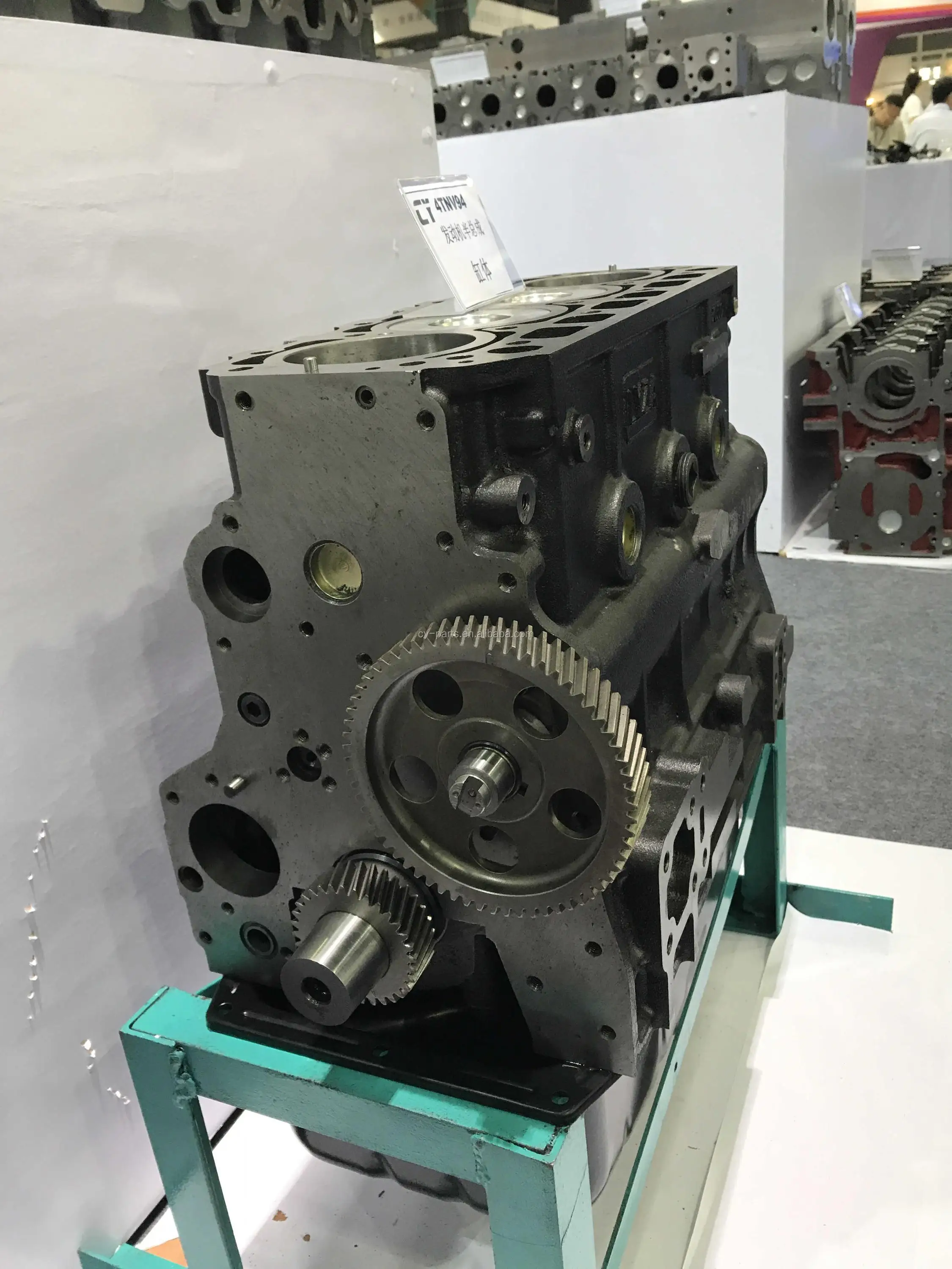 4TNV94 CYLINDER BLOCK 3