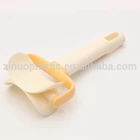 Cookie lifter for round roll shape dough cutting tool cake with embossed pattern turning sugar cutting tool